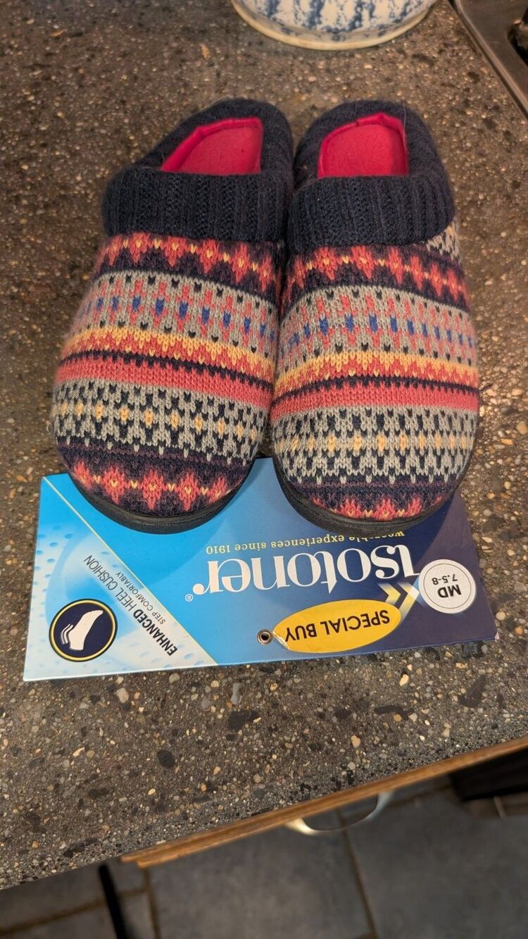 isotoner womens slippers 7.5-8